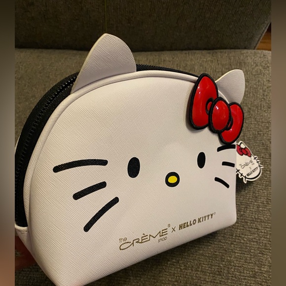 Crème Shop x Hello Kitty Travel Case - Picture 5 of 9